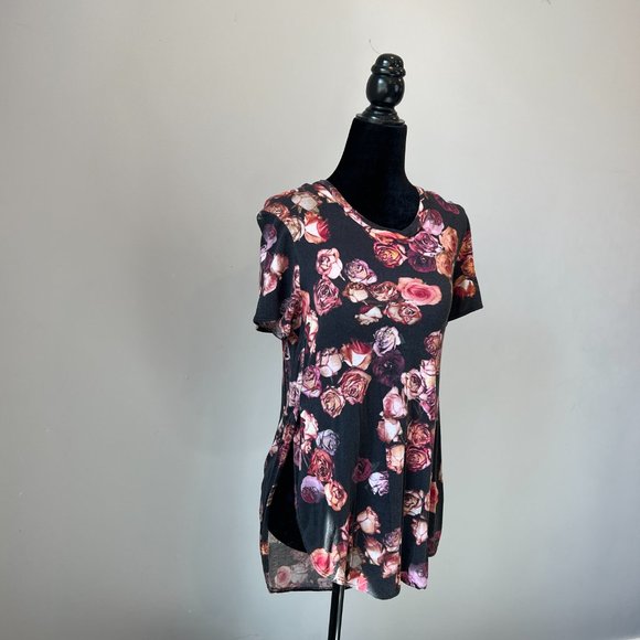 ✨ 2/$10 Aritzia Wilfred Hi-Lo Side Split Roses T-Shirt - Picture 2 of 4